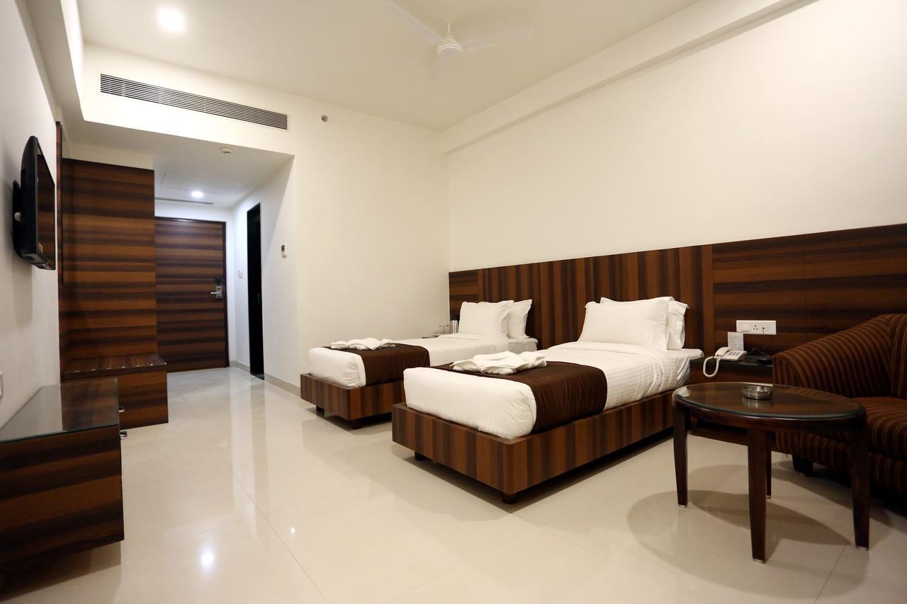Solitaire Hotell Rāipur Exteriör bild