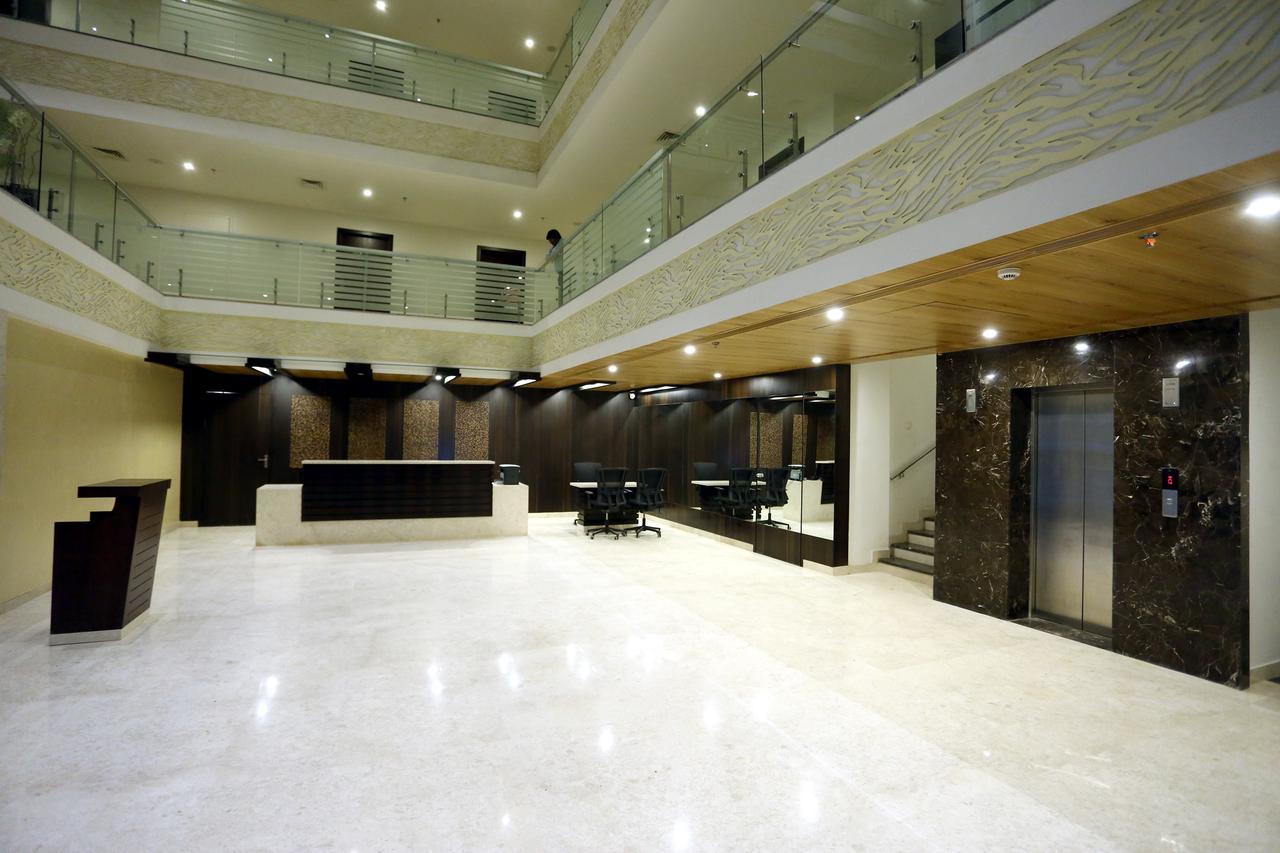 Solitaire Hotell Rāipur Exteriör bild