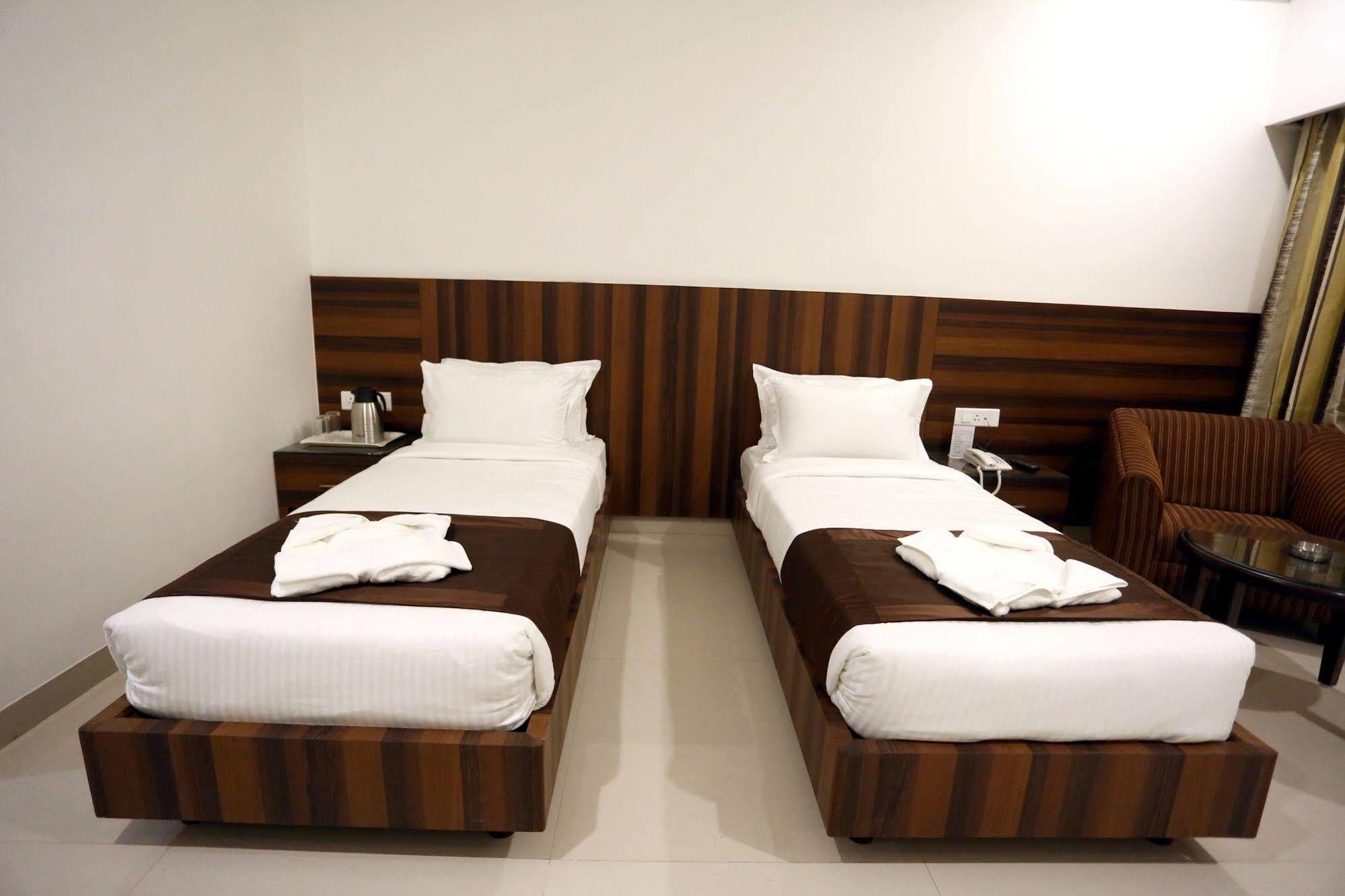 Solitaire Hotell Rāipur Exteriör bild