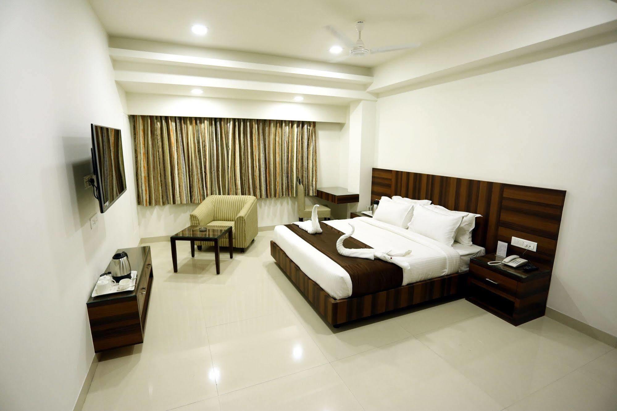 Solitaire Hotell Rāipur Exteriör bild