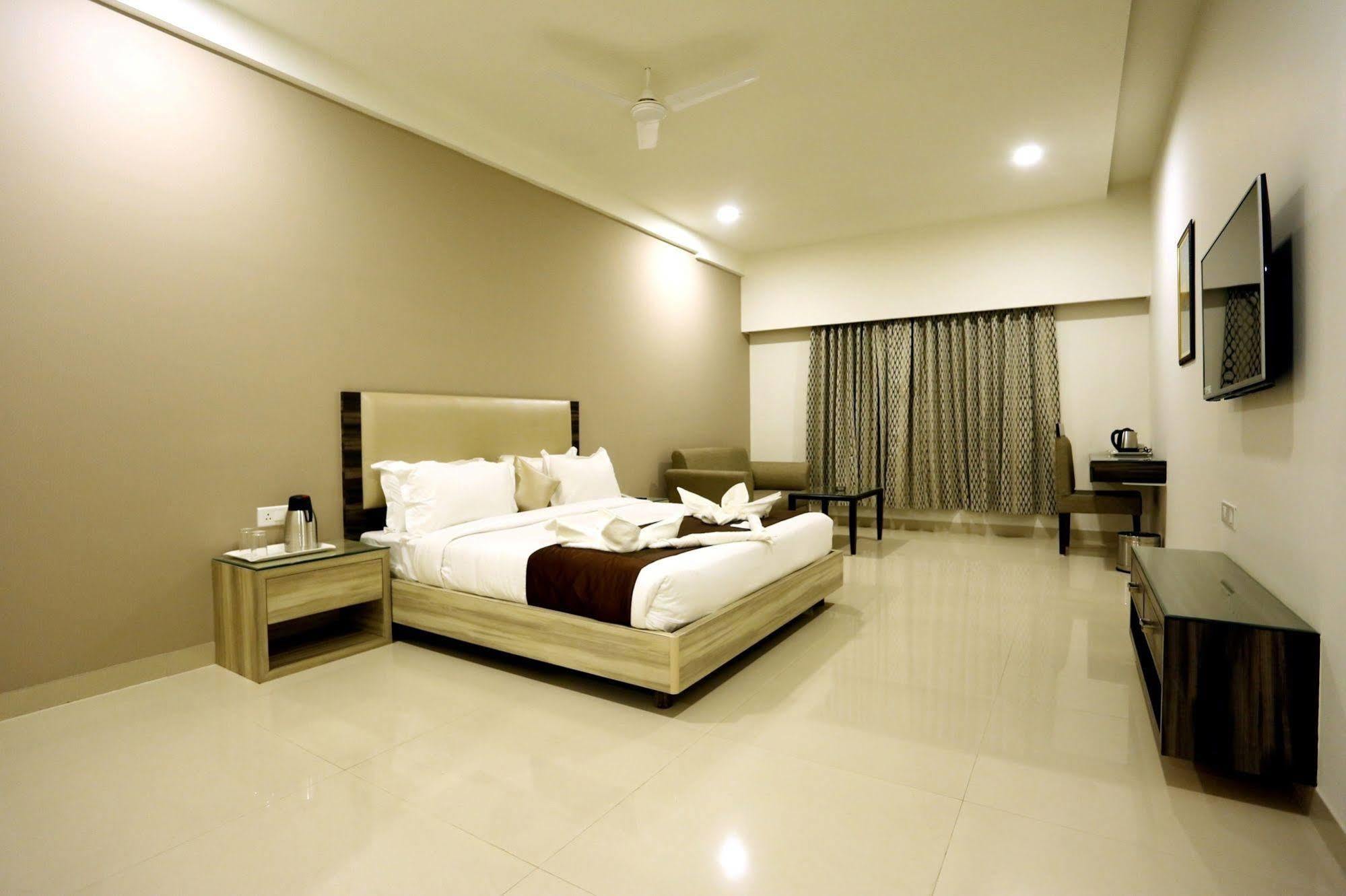 Solitaire Hotell Rāipur Exteriör bild